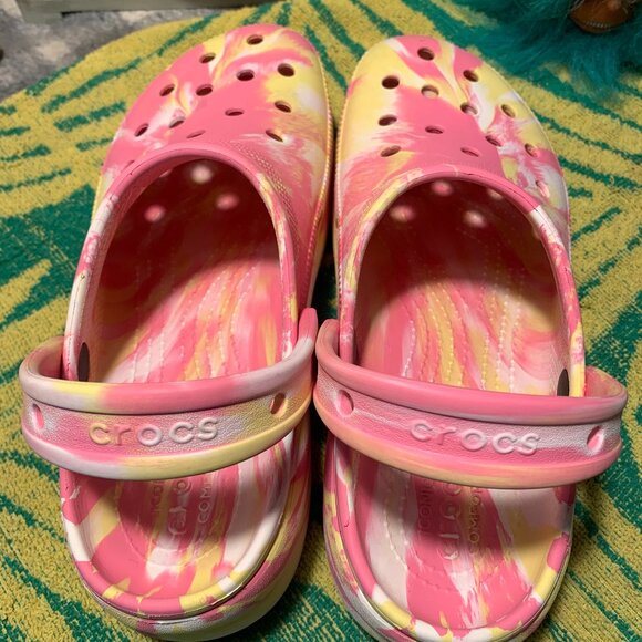 Women's Size 9.0 CROCS Pink & Yellow Swirl with Back Strap Hardly Worn - Picture 1 of 8